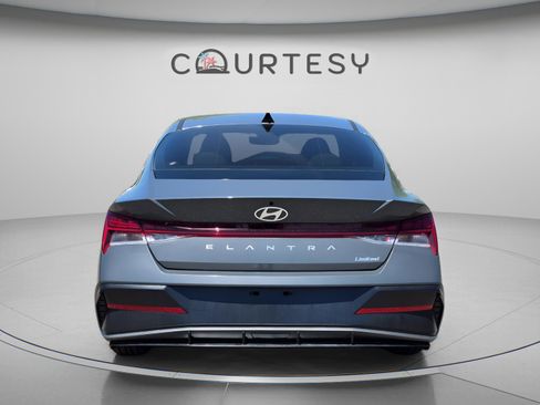 New 2026 Hyundai Elantra Limited FWD image 4