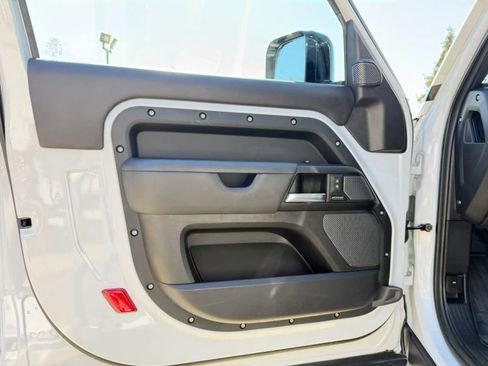 Used 2023 Land Rover Defender 90 V8 AWD/4WD image 10