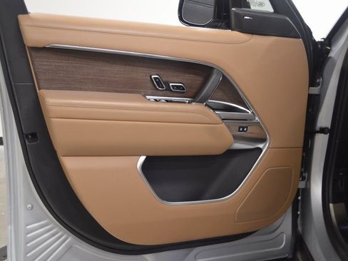 Used 2024 Land Rover Range Rover Long Wheelbase SE image 13