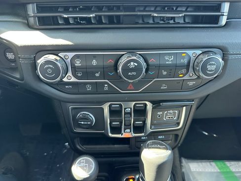 New 2026 Jeep Gladiator Sport AWD/4WD image 25