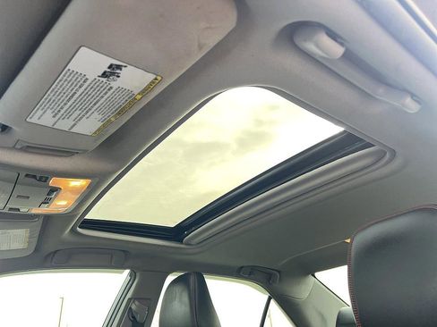 Used 2015 Toyota Camry SE image 19