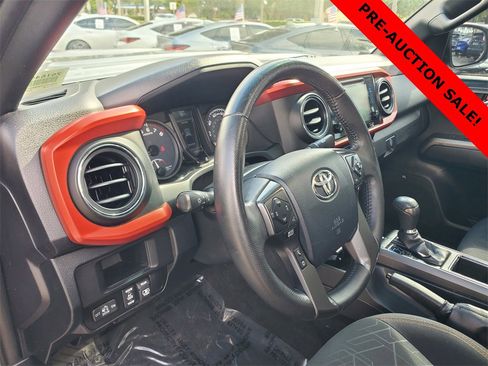 Used 2017 Toyota Tacoma TRD Sport image 14
