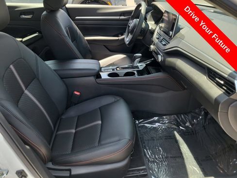 Used 2025 Nissan Altima 2.5 SR AWD/4WD image 19