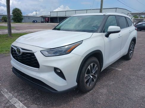 Used 2023 Toyota Highlander XLE FWD image 7