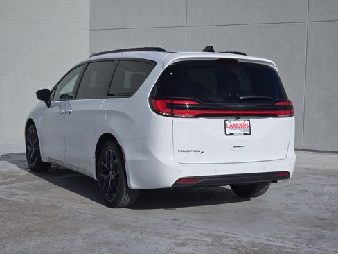 New 2026 Chrysler Pacifica Select w/ S Appearance Package image 3