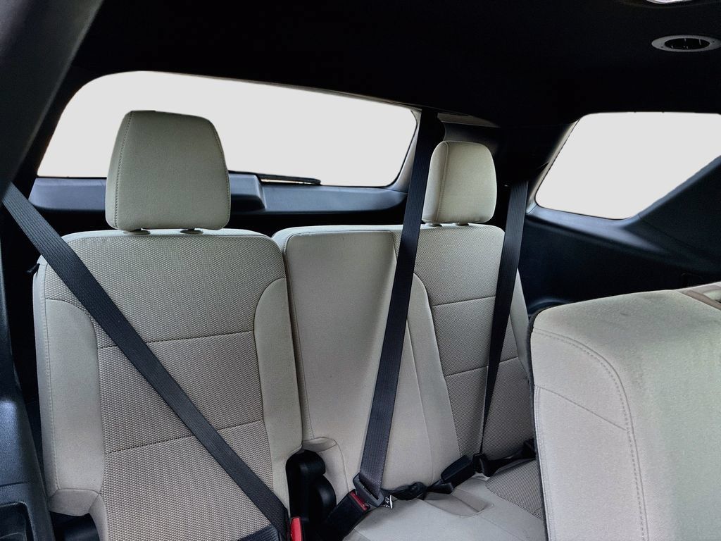 Used 2023 Chevrolet Traverse LS FWD image 25