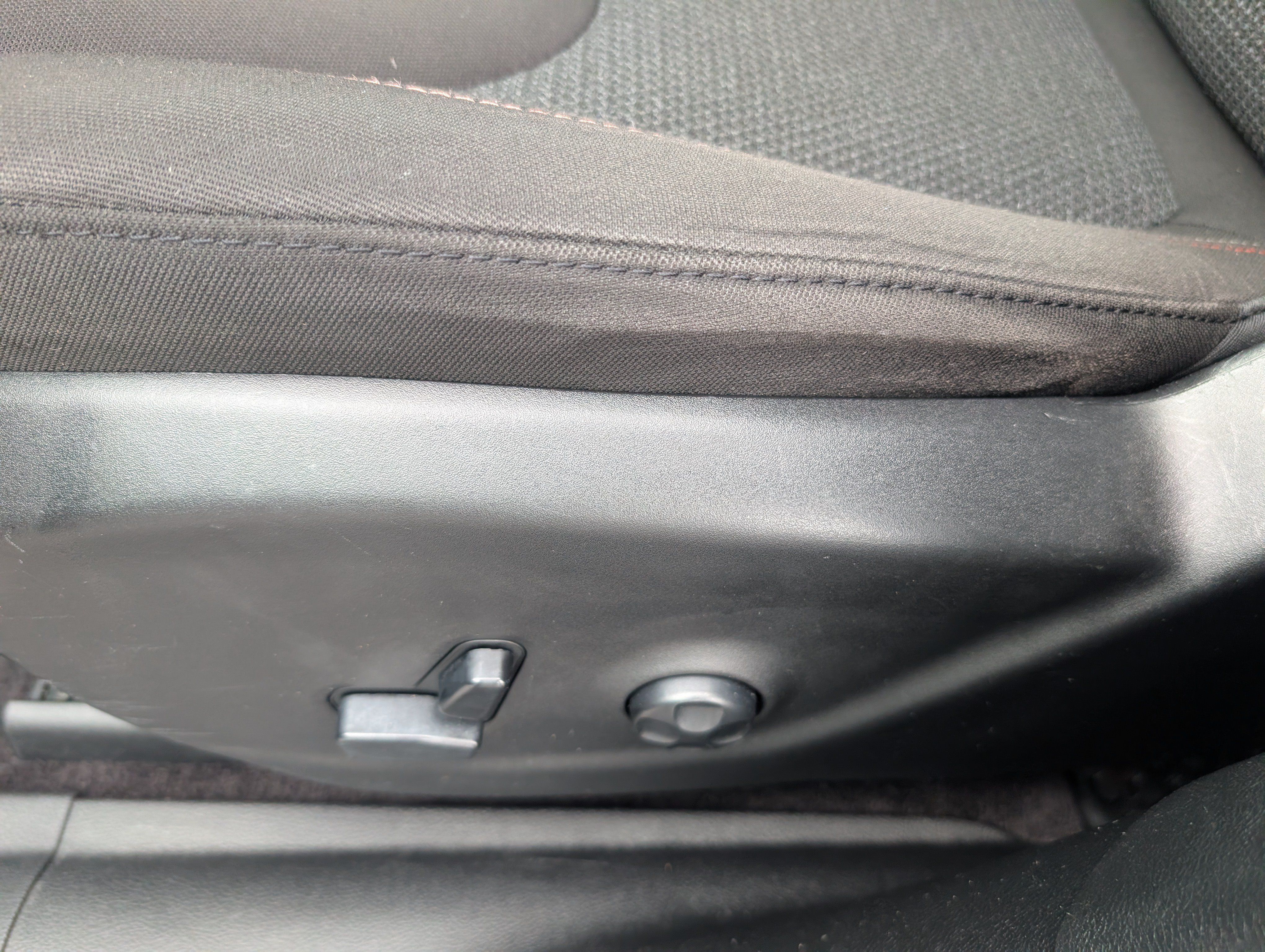 Used 2016 Jeep Cherokee 75th Anniversary FWD image 12