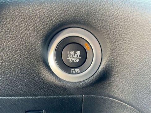 New 2025 Chrysler Pacifica Select image 24