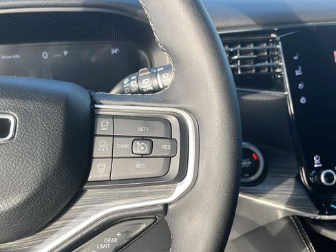 Used 2024 Jeep Wagoneer Series II w/ Flexible Seating Group image 16