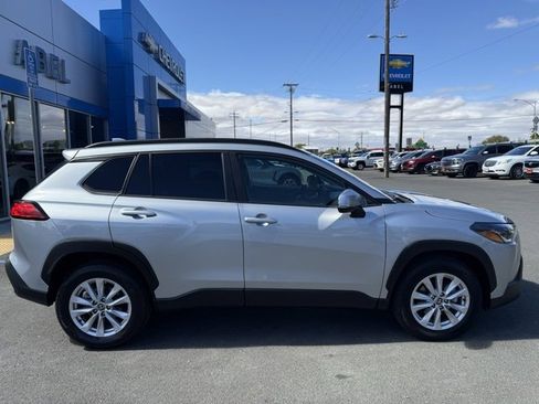 Used 2022 Toyota Corolla Cross LE image 10