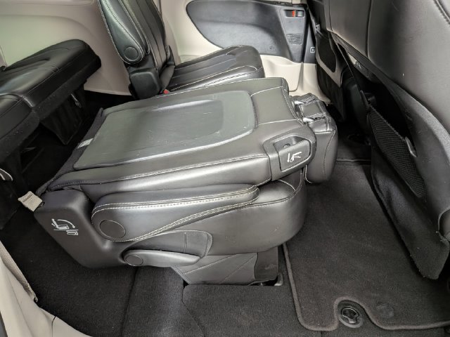 Used 2024 Chrysler Pacifica Touring-L FWD image 34