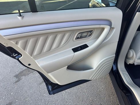 Used 2019 Ford Taurus SE image 9