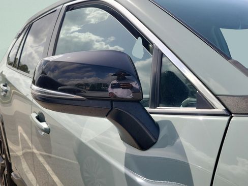 Used 2022 Toyota RAV4 XLE AWD/4WD image 7