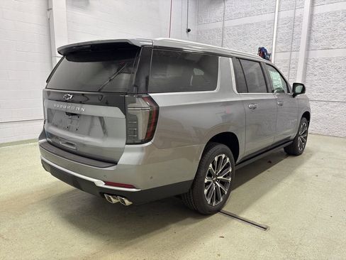 New 2026 Chevrolet Suburban High Country AWD/4WD image 4