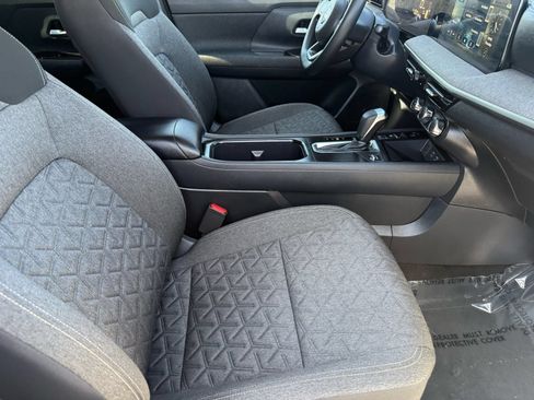 Used 2025 Nissan Kicks SV FWD image 31