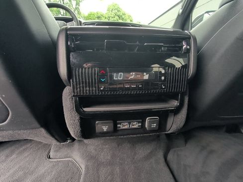 Used 2023 Jeep Wagoneer 4WD w/ Convenience Group I image 15