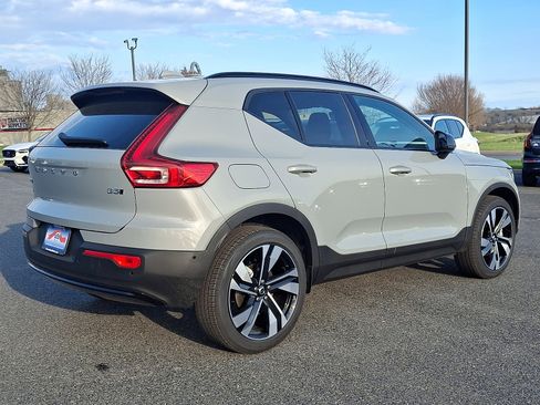 New 2026 Volvo XC40 B5 Plus w/ Climate Package AWD/4WD image 4