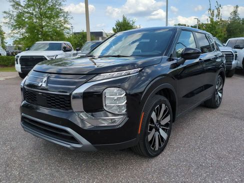 Used 2025 Mitsubishi Outlander SE AWD/4WD image 2