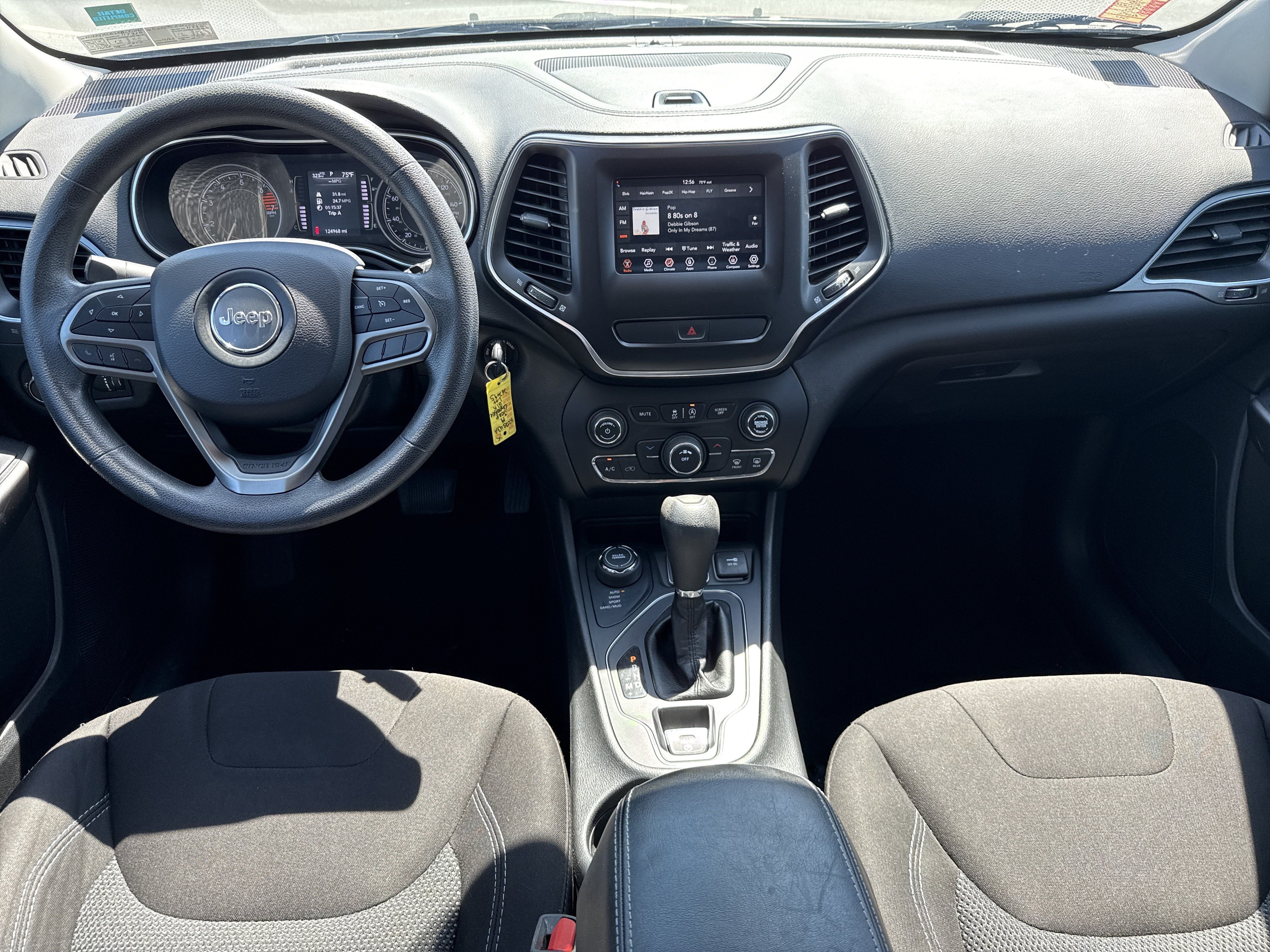 Used 2019 Jeep Cherokee Latitude w/ Popular Appearance Group AWD/4WD image 16