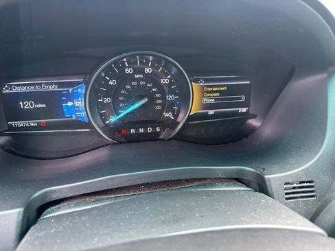 Used 2017 Ford Explorer XLT w/ Equipment Group 201A AWD/4WD image 9