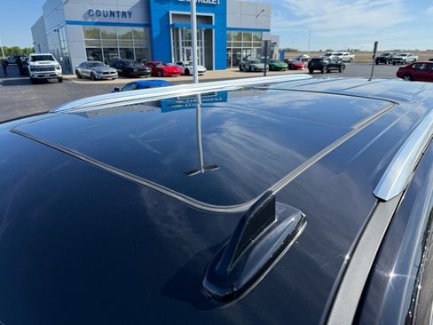 Used 2022 GMC Yukon XL Denali AWD/4WD image 11