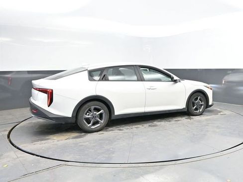 Used 2025 Kia K4 FWD image 2