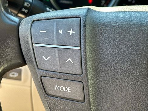 Used 2013 Lexus LX 570 4WD w/ Luxury Pkg image 27
