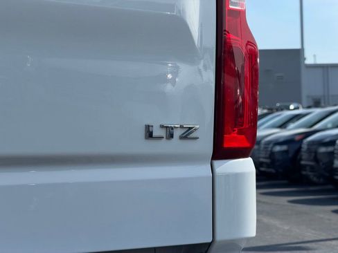 Used 2023 Chevrolet Silverado 1500 LTZ w/ LTZ Convenience Package II AWD/4WD image 45