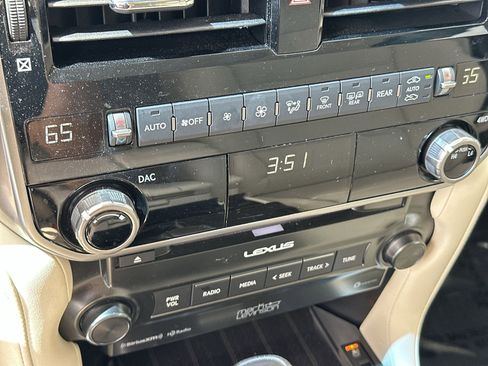 Used 2023 Lexus GX 460 Premium w/ Accessory Package AWD/4WD image 16