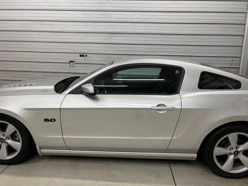 Used 2014 Ford Mustang GT Premium w/ Comfort Package RWD image 9