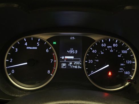 Used 2020 Nissan Versa S FWD image 23