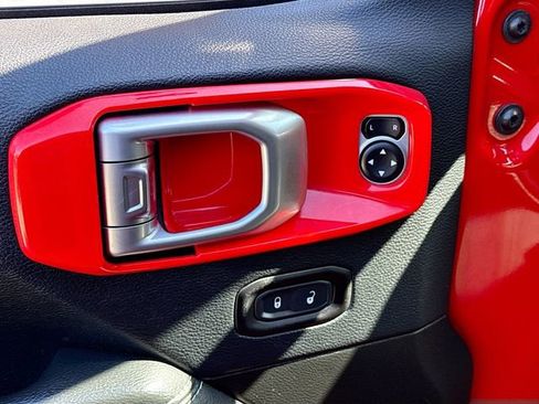 Used 2019 Jeep Wrangler Unlimited Sahara image 18