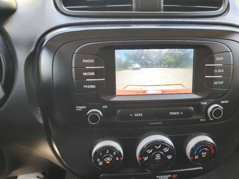 Used 2019 Kia Soul image 29