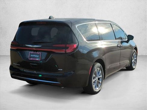 New 2026 Chrysler Pacifica Select AWD/4WD image 2