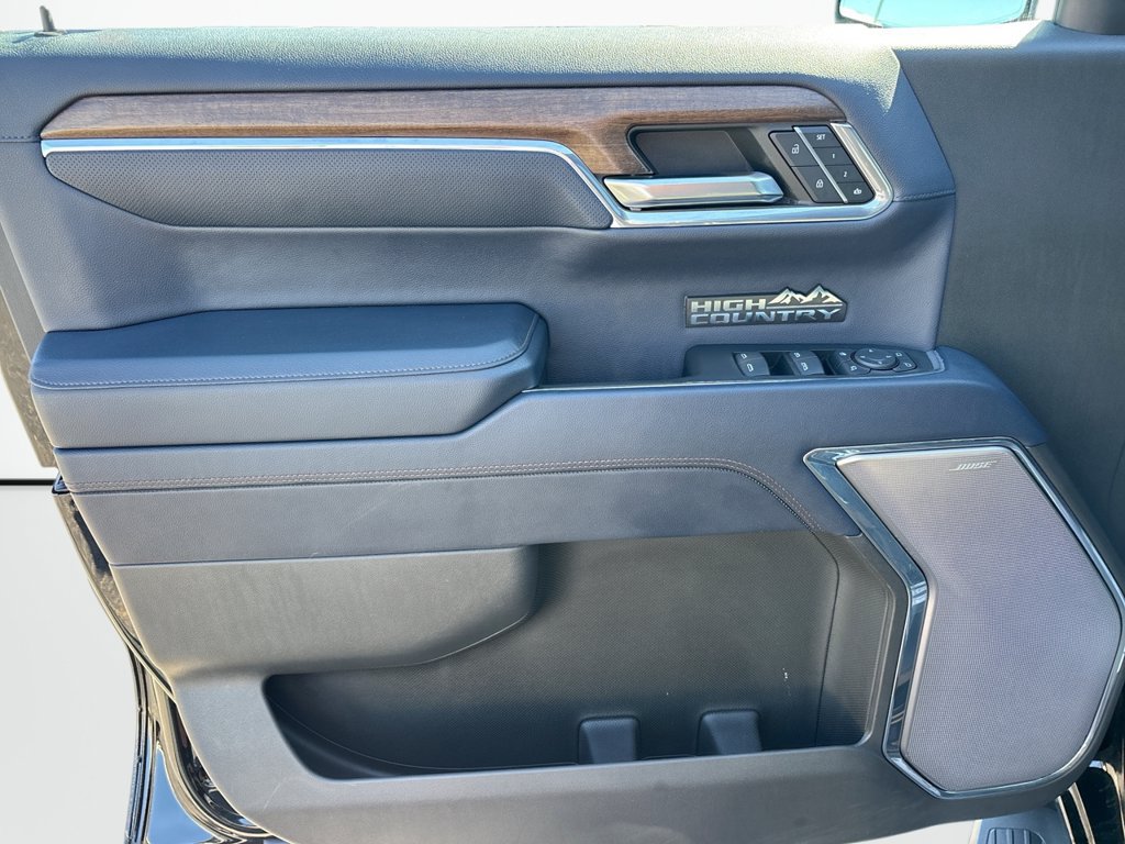 Used 2023 Chevrolet Silverado 1500 High Country w/ High Country Premium Package AWD/4WD image 27
