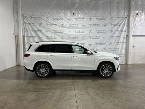 New 2025 Mercedes-Benz GLS 580 4MATIC image 3
