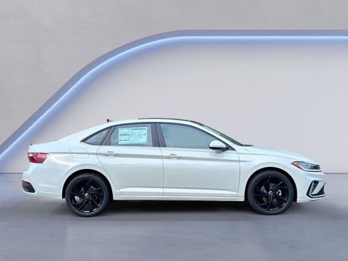 New 2026 Volkswagen Jetta SE image 4