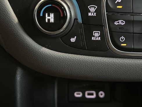 Used 2020 Chevrolet Equinox Premier image 7