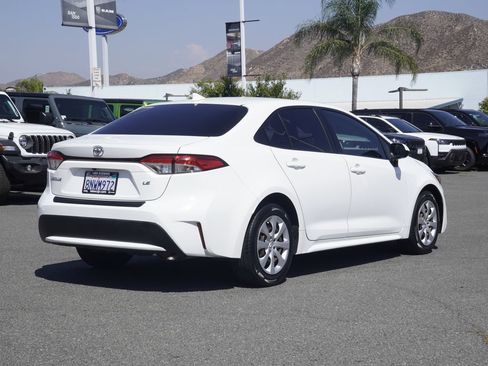 Used 2020 Toyota Corolla LE w/ Carpet Mat Package (TMS) FWD image 4