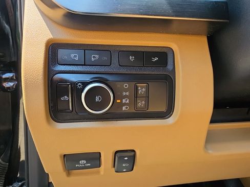 Used 2023 Ford F350 Lariat w/ Black Appearance Package AWD/4WD image 25