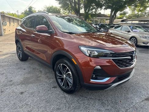 Used 2020 Buick Encore GX Essence w/ Advanced Technology Package AWD/4WD image 3