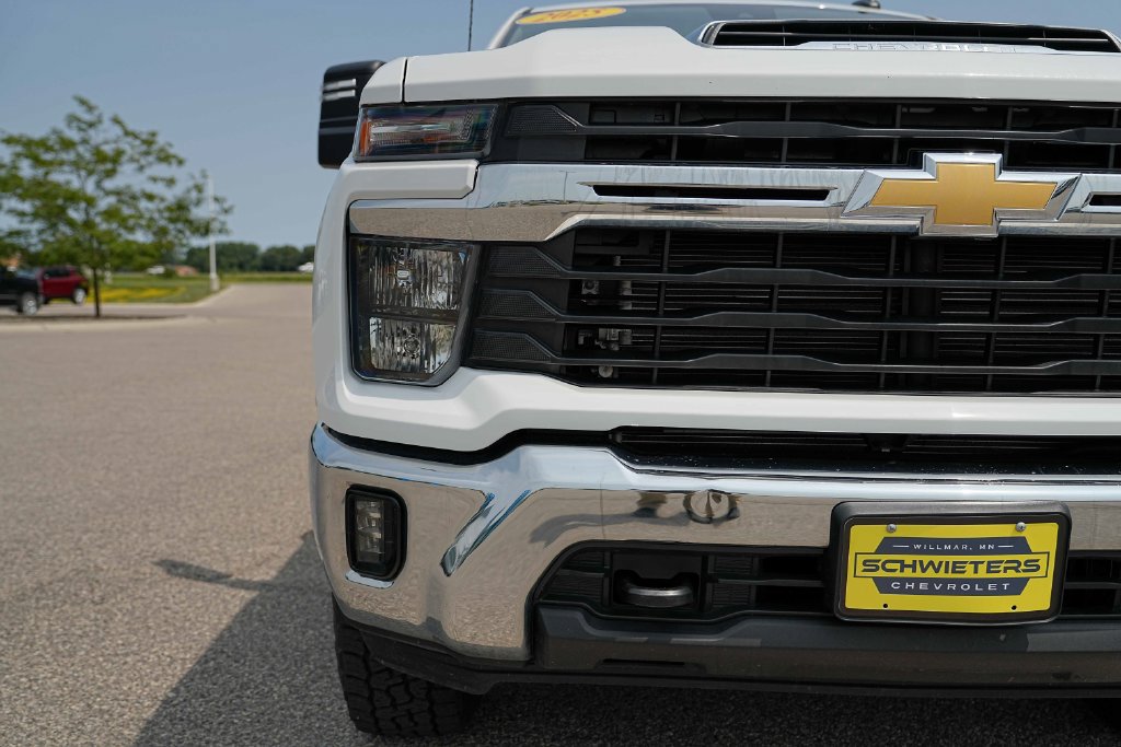 Used 2025 Chevrolet Silverado 2500 LT w/ Convenience Package AWD/4WD image 4