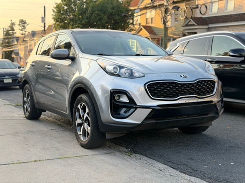 Used 2020 Kia Sportage LX AWD/4WD image 3