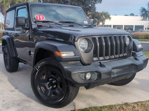 Used 2019 Jeep Wrangler Sport image 2