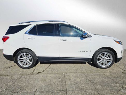 Used 2018 Chevrolet Equinox Premier image 2