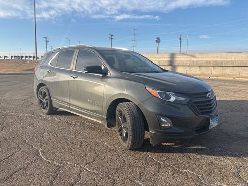 Used 2021 Chevrolet Equinox LT image 2