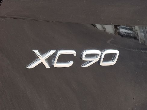 Certified 2025 Volvo XC90 B6 Plus image 31