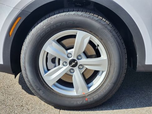 New 2026 Kia Sorento LX image 9