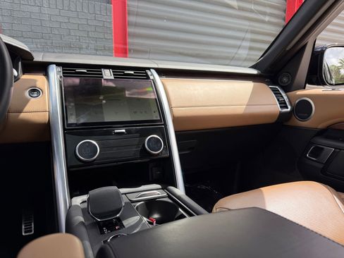 Used 2023 Land Rover Discovery S R-Dynamic image 25