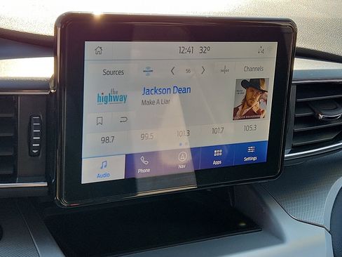 Used 2022 Ford Explorer XLT w/ Equipment Group 202A image 17